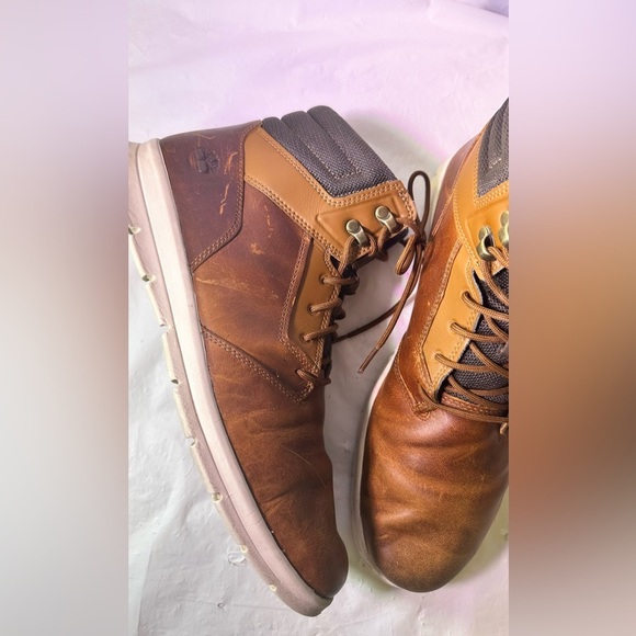 Timberland Men\'s Two-Tone Brown Leather Chukka Boots with White Sole main image 4